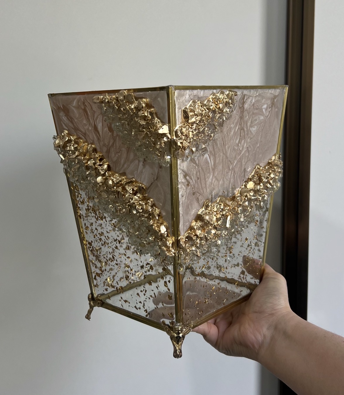 سطل زباله شیشه‌ای طرح ابرباد و عاجی